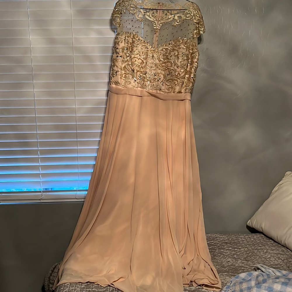 Gold/beige long elegant dress